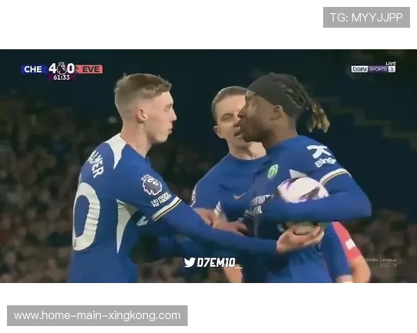 切尔西右路制造连续威胁，帕尔默横敲被破坏