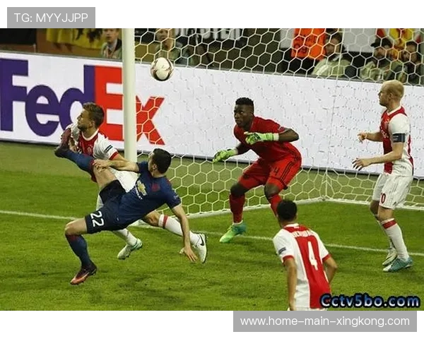 姆希塔良插上顺势扫射得手 姆希塔良插上顺势扫射得手