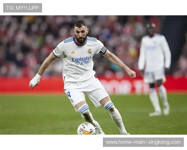 皇马本泽马门前抢点救主——以瞬间之光照亮胜利之路